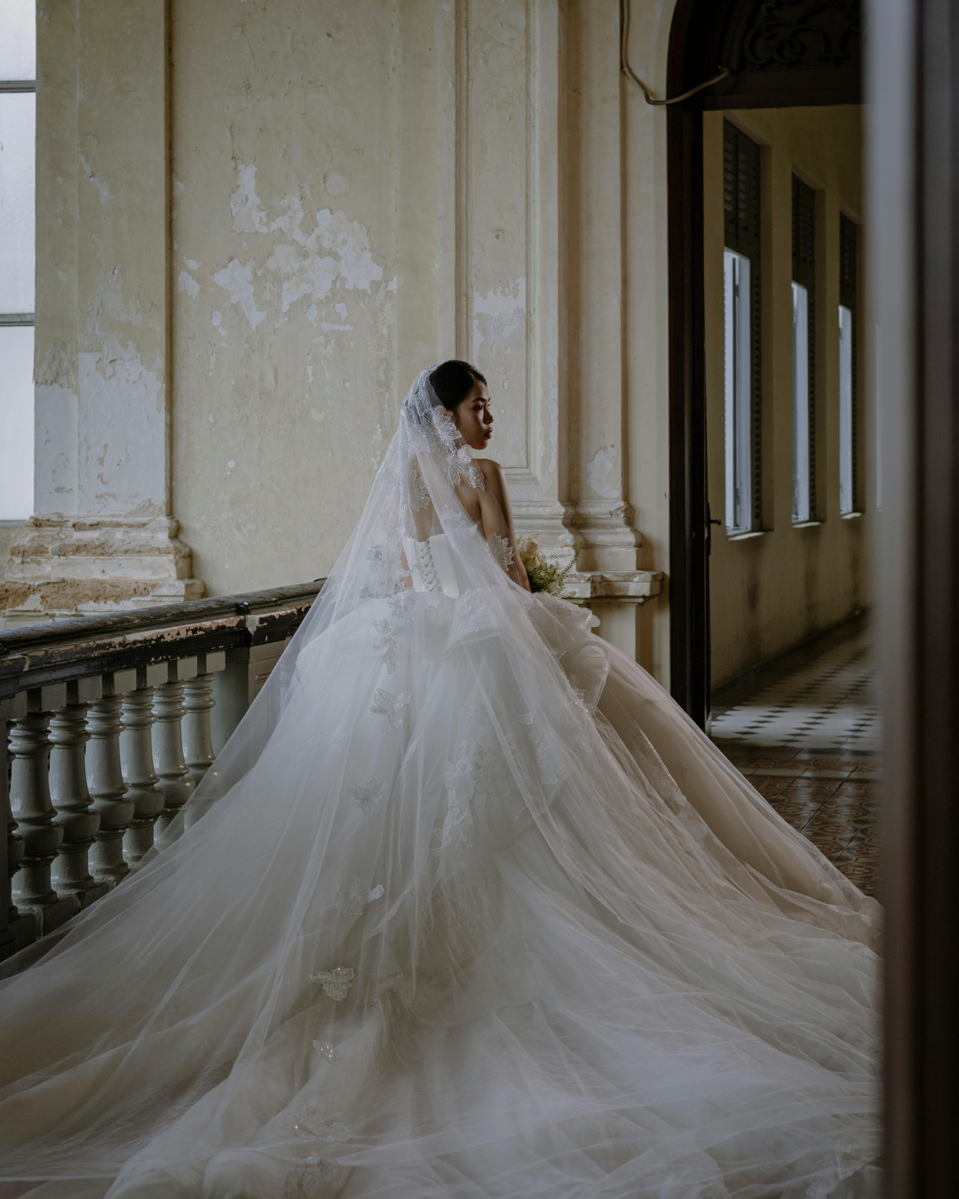 Bride in a flowing gown for The Friend-As-Coordinator Guide link.